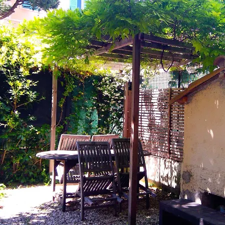 Quiet Garden Liberation Parking Nice
