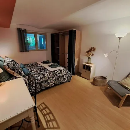 Apartman Quiet Garden Liberation Parking *